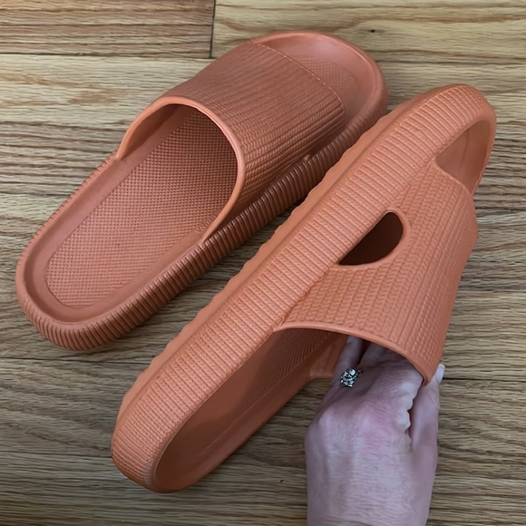Burnt orange Cloud slides womens 9.5 40-41 - Picture 7 of 16